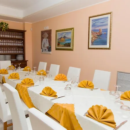 Anza アパートホテル Capo dʼOrlando