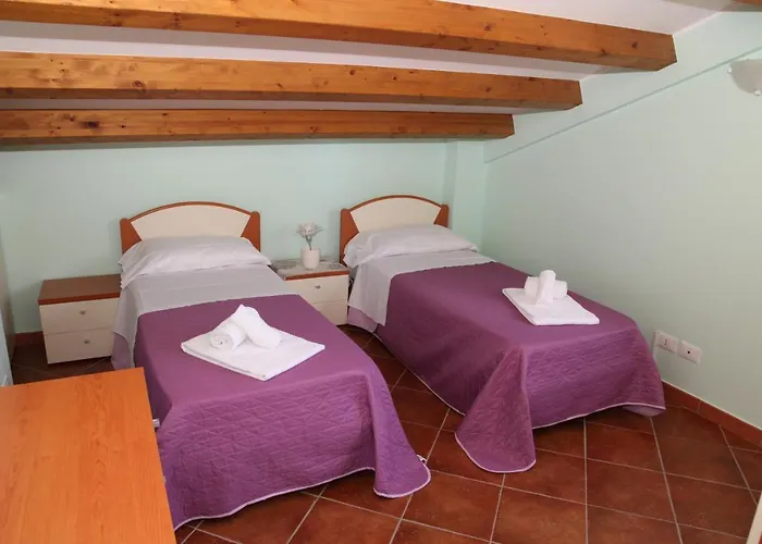 Anza Aparthotel 3*