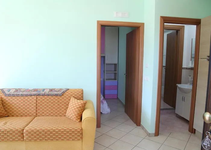Anza Aparthotel 3*