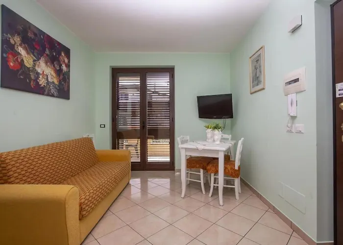Anza Aparthotel 3*