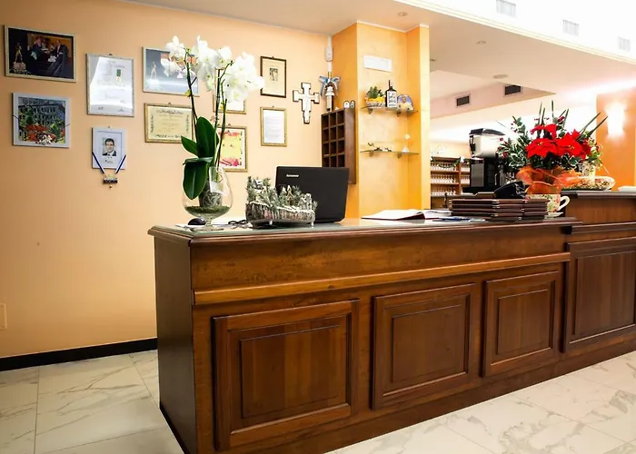 Anza Aparthotel 3*